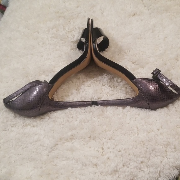 VINCE CAMUTO Black Patent & Leather Reptile Heel 9 - Picture 7 of 8